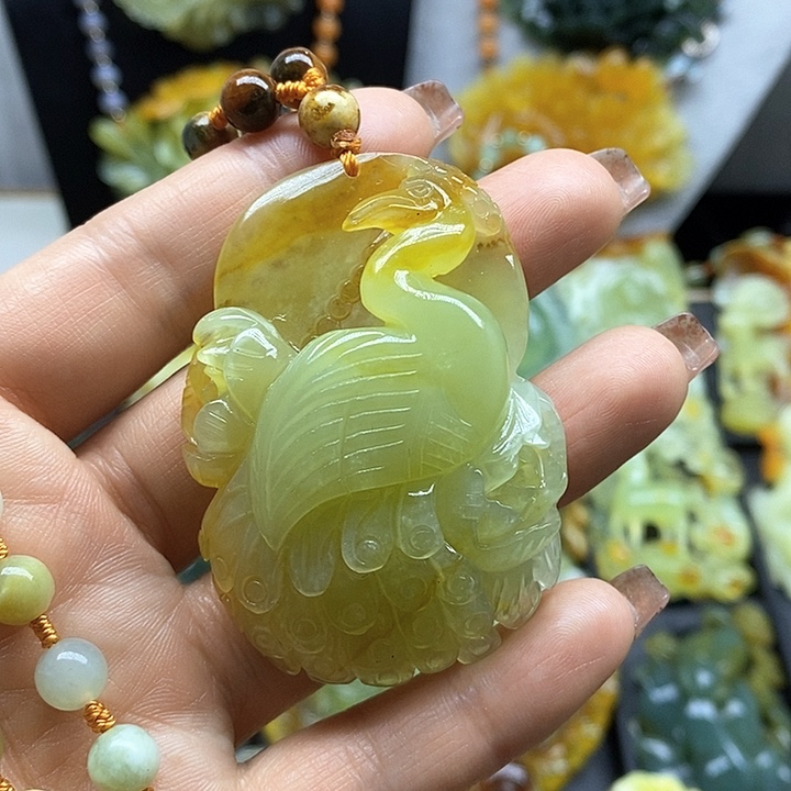 蛇纹石玉挂件未镶嵌