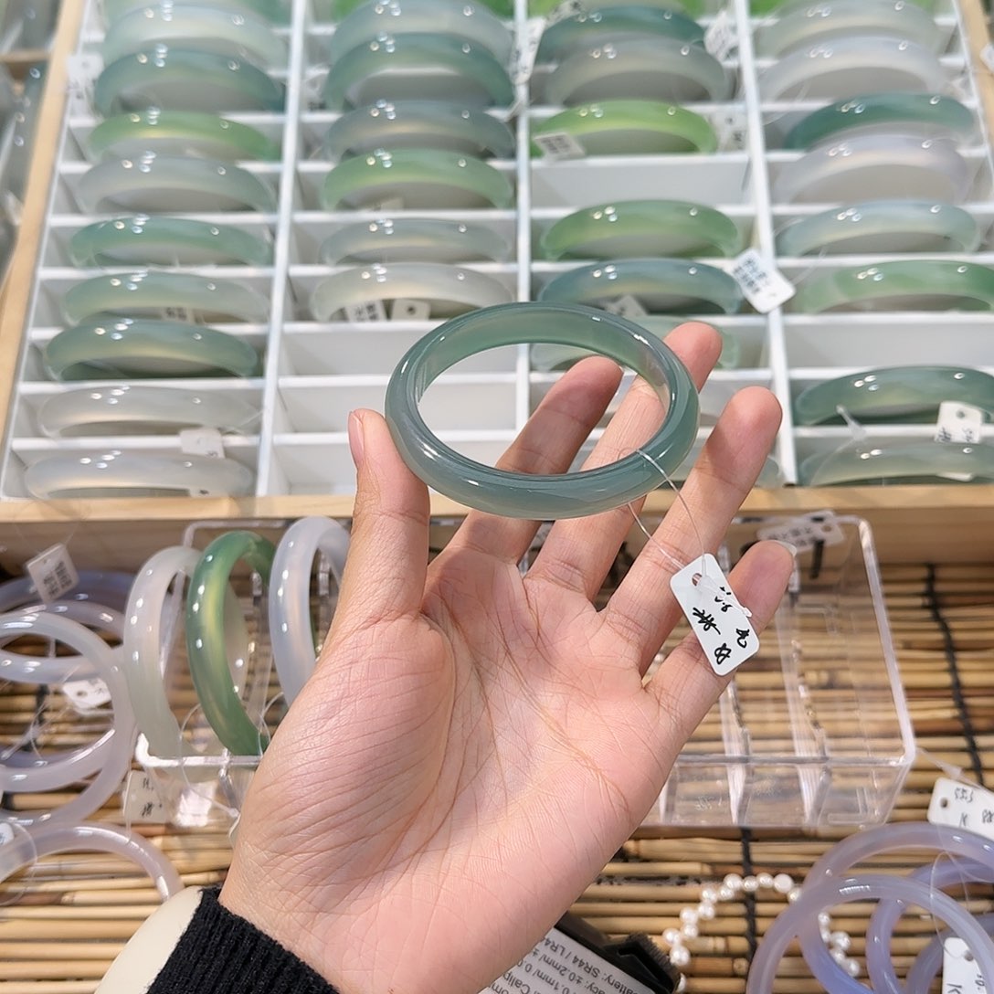 玛瑙/玉髓未镶嵌手镯圈口56.6