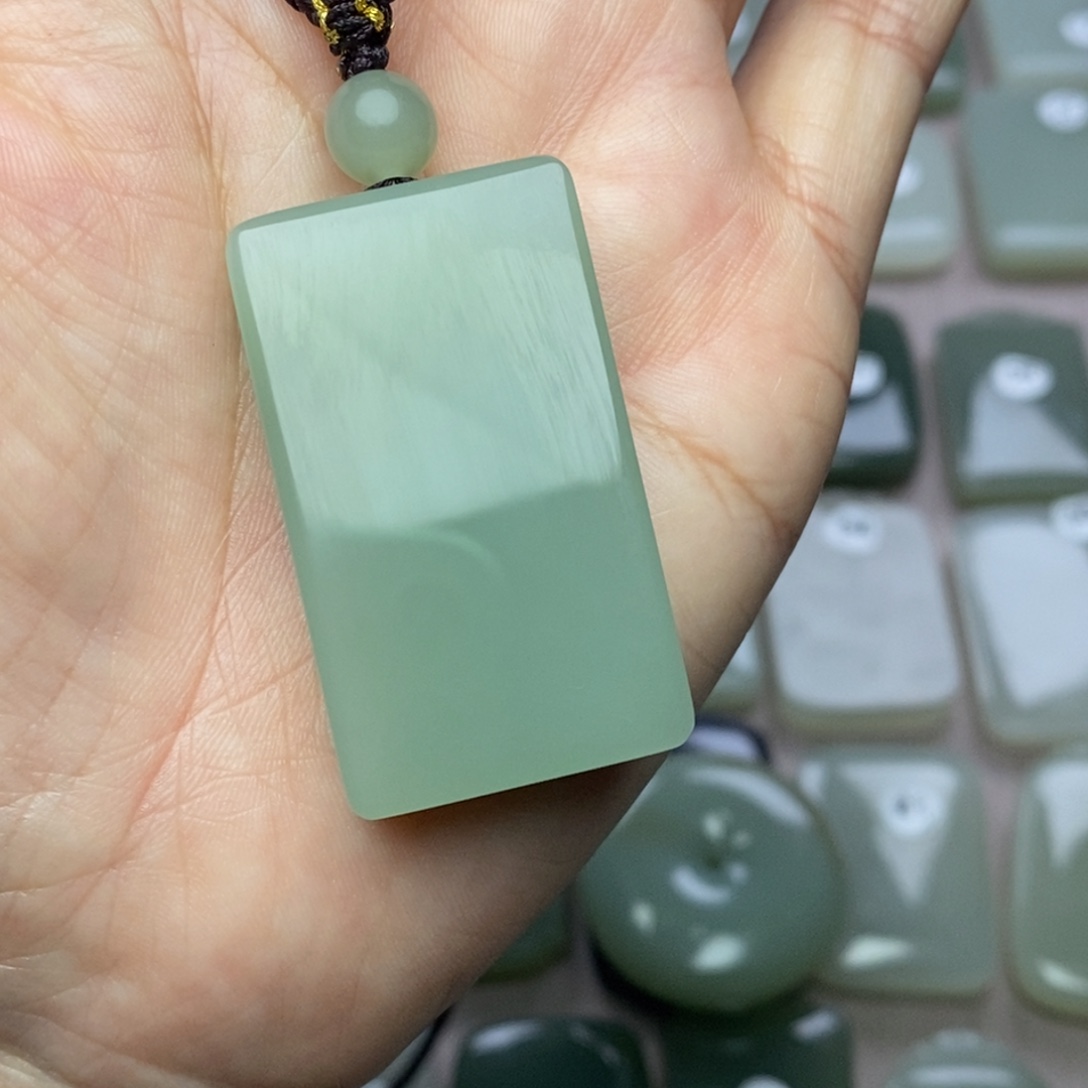 看***！和田玉未镶嵌颈饰