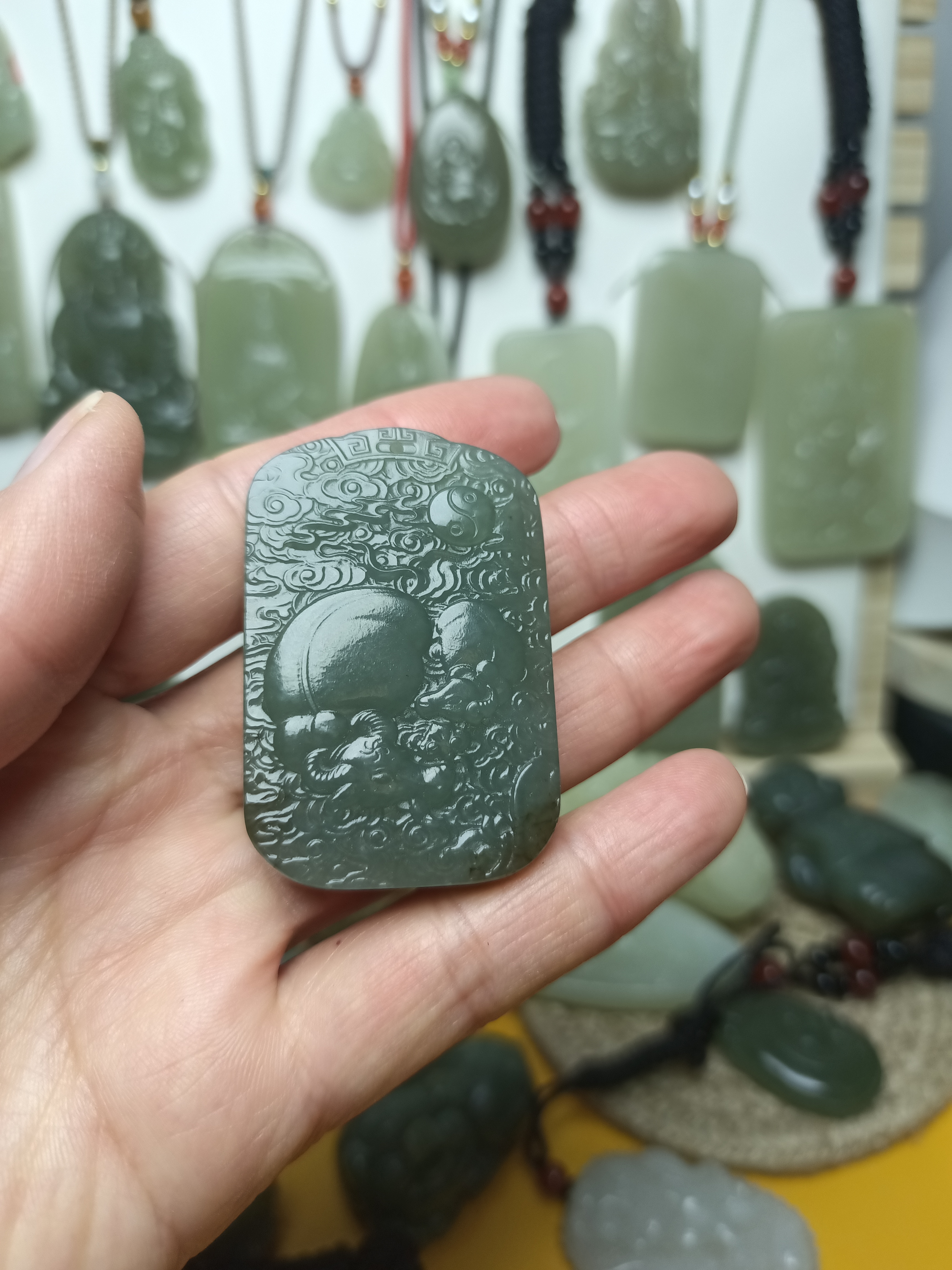 精品时尚和田玉吊牌