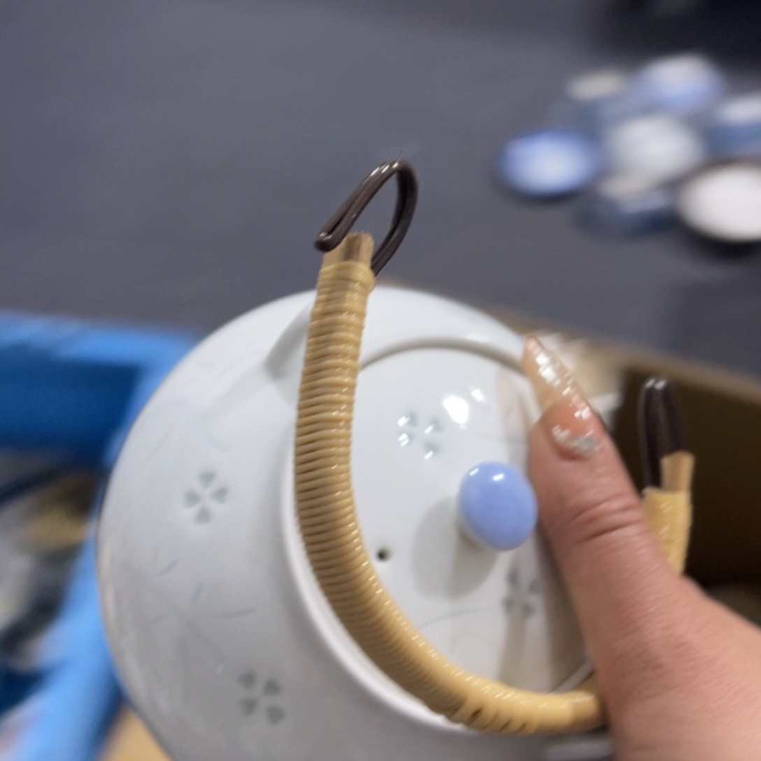 M***o你就在家里吃东西吃哈