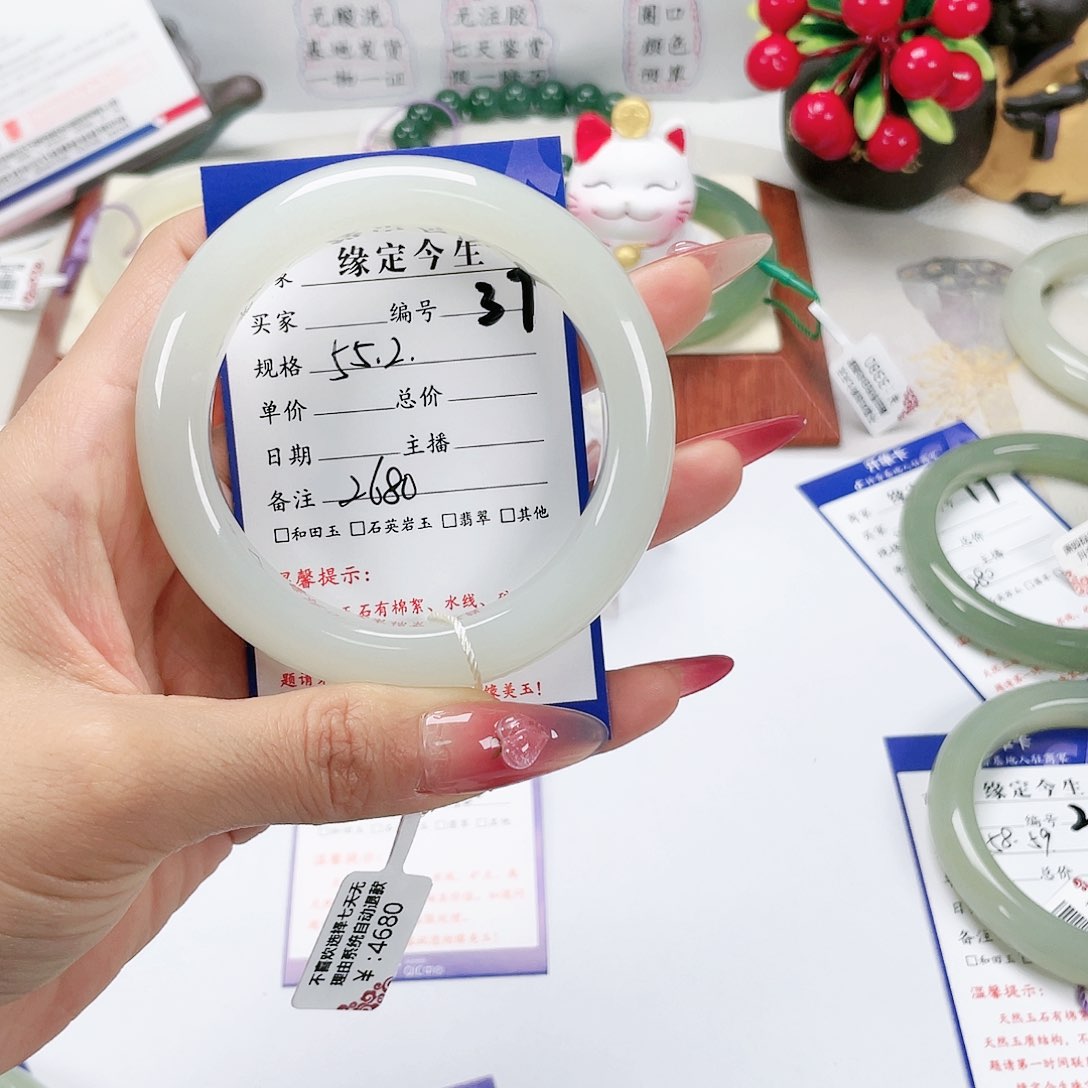 和田玉手镯未镶嵌