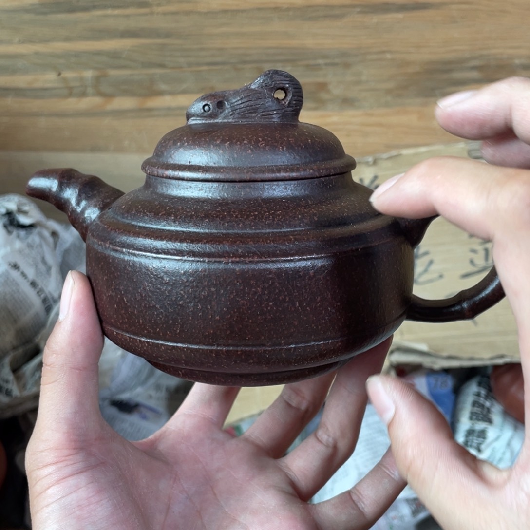 茶壶紫砂老厂紫砂壶一件。