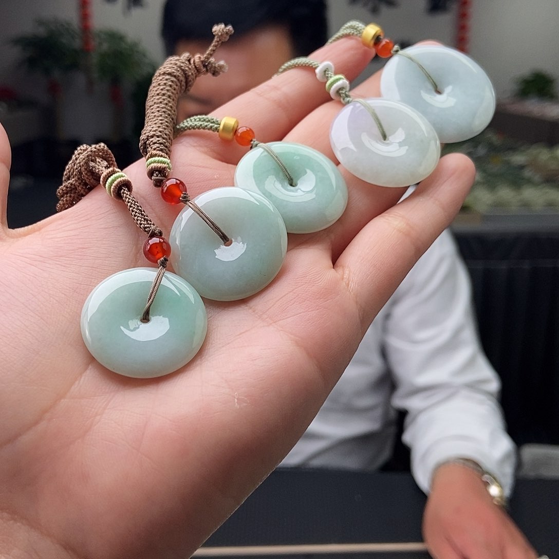 翡翠颈饰未镶嵌颜色多样性发拍一发一