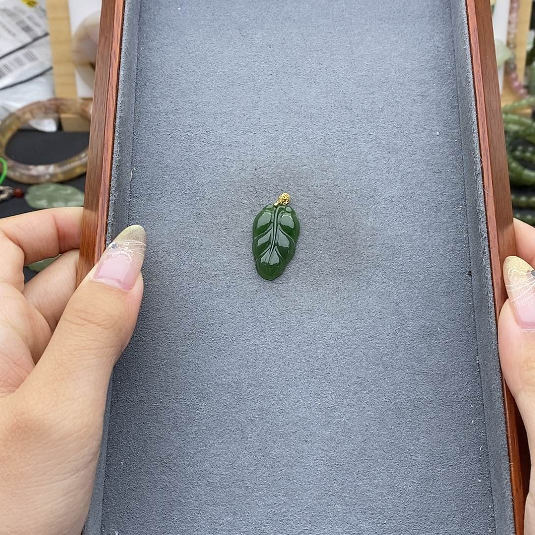 和田玉吊坠(不含链)18K金镶嵌