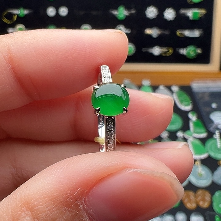 翡翠18K金镶嵌颈饰戒指