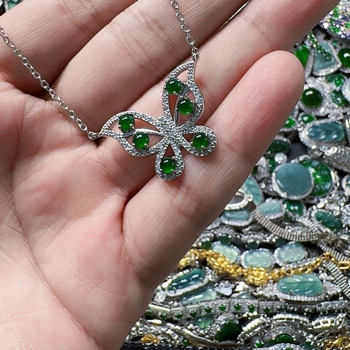 翡翠颈饰未镶嵌天然A货翡翠放漏