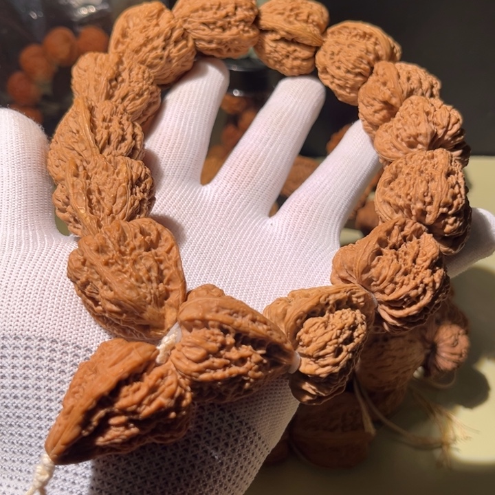 手串文玩核桃…………35