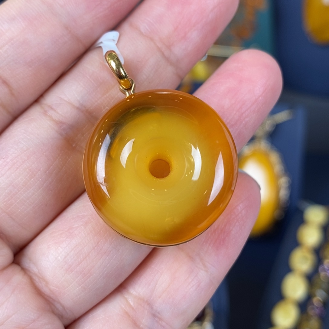 蜜蜡颈饰14K金镶嵌平安扣