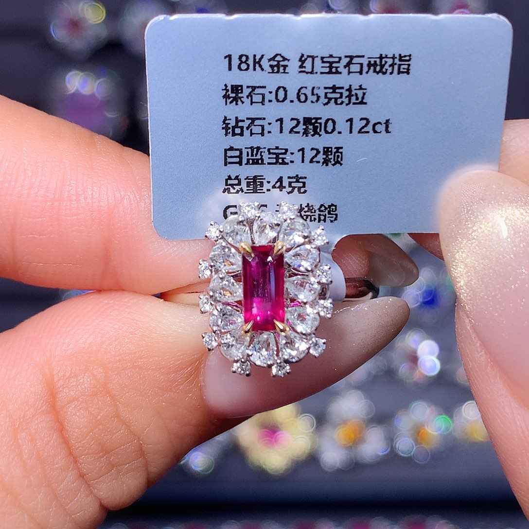 18K金镶嵌戒指红宝石