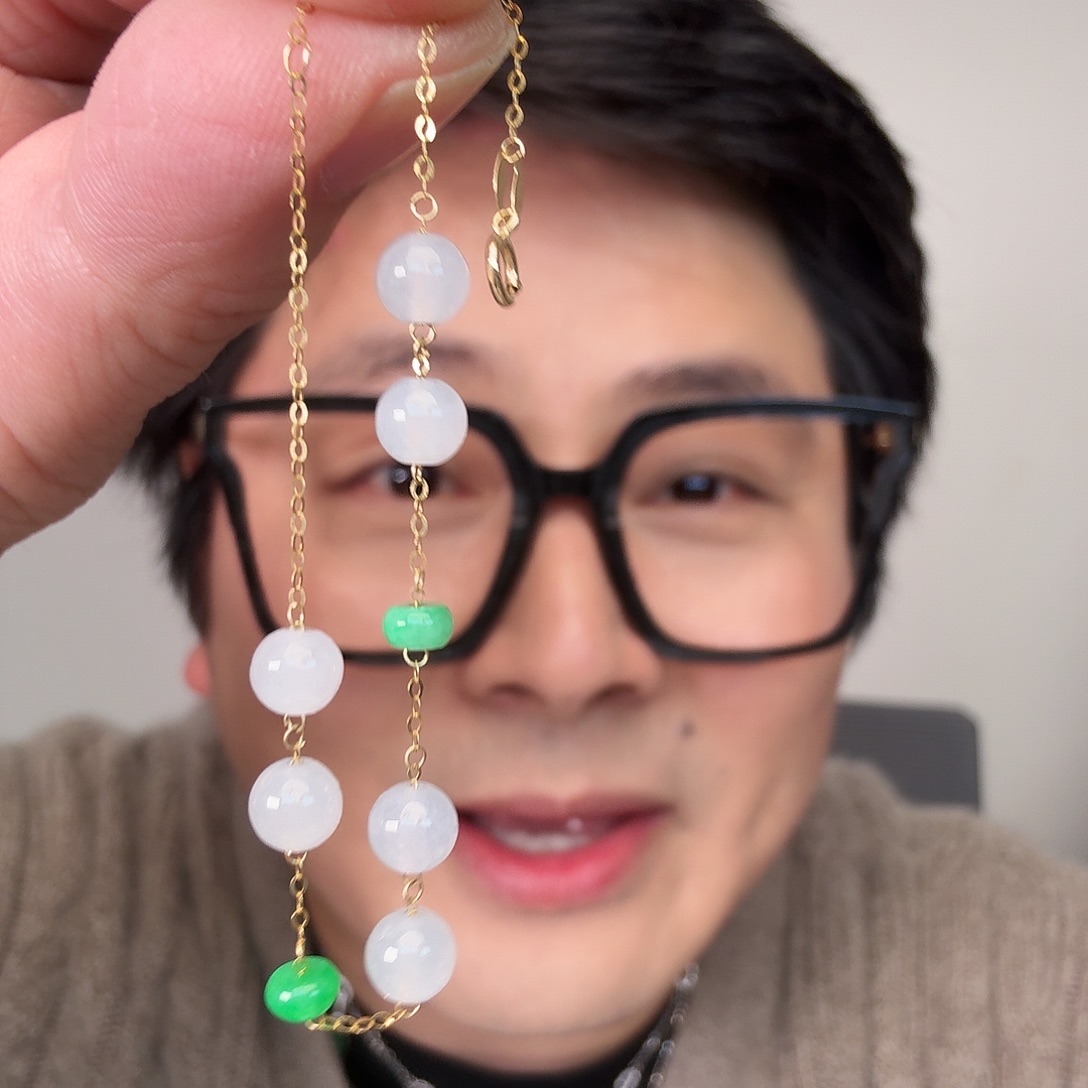 翡翠18K金镶嵌颈饰一件