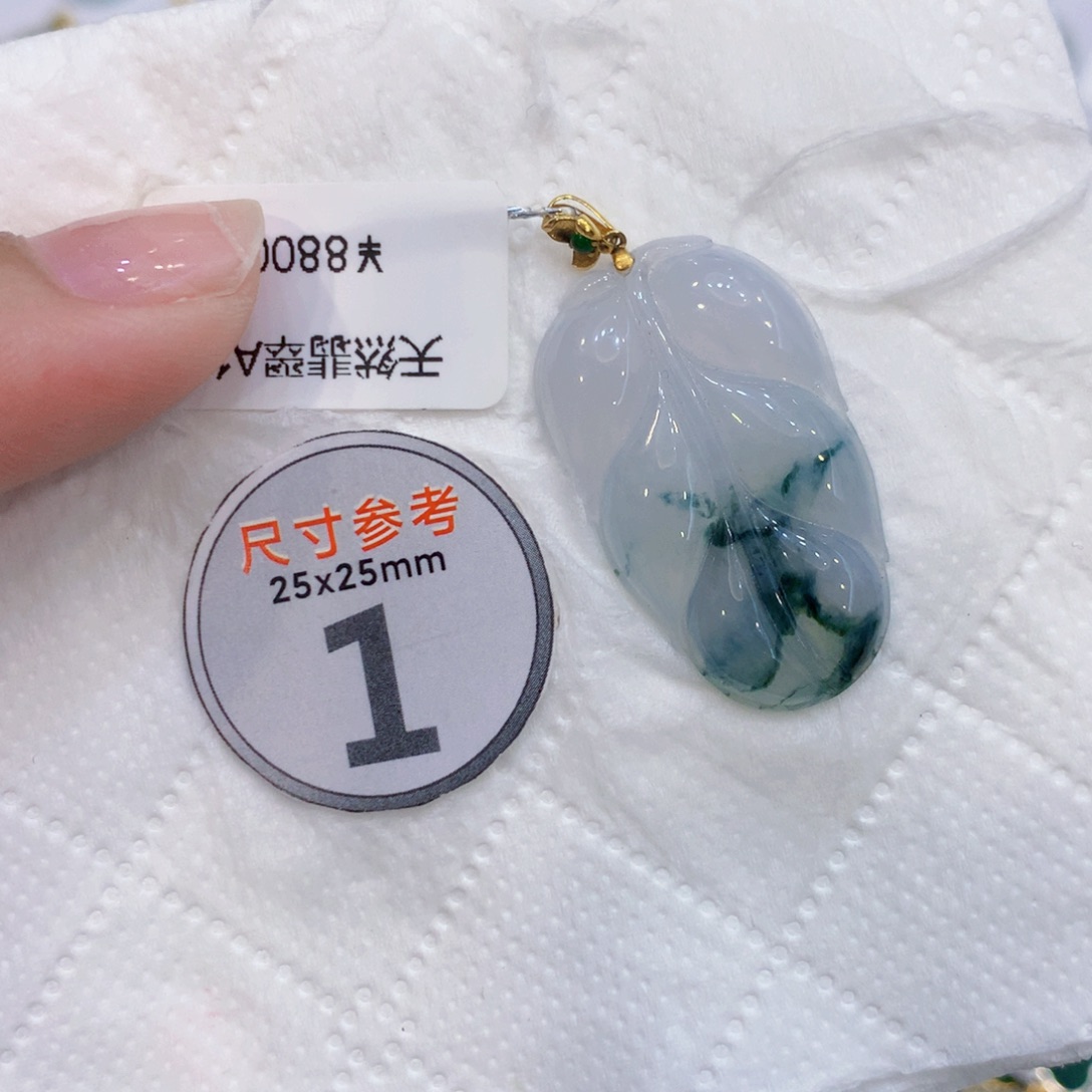 颈饰18K金镶嵌翡翠叶子