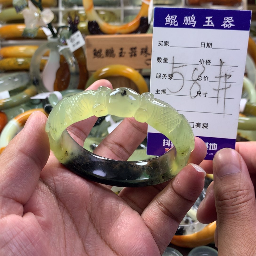蛇纹石玉手镯未镶嵌
