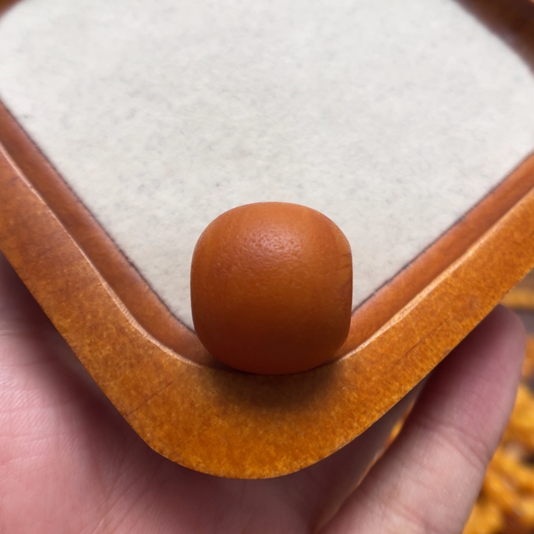 黛***儿蜜蜡未镶嵌裸石蜜蜡