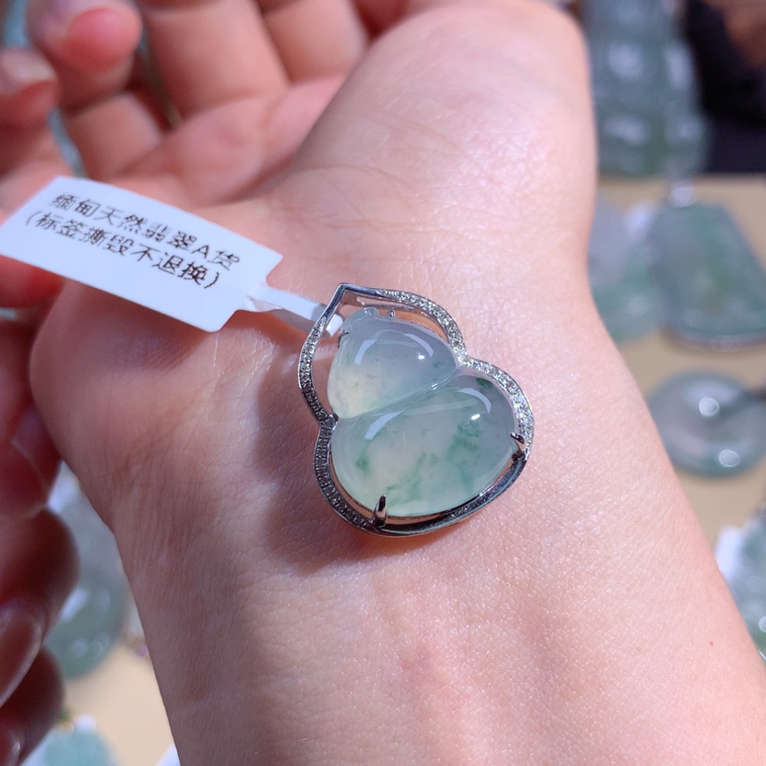 翡翠颈饰18K金镶嵌葫芦