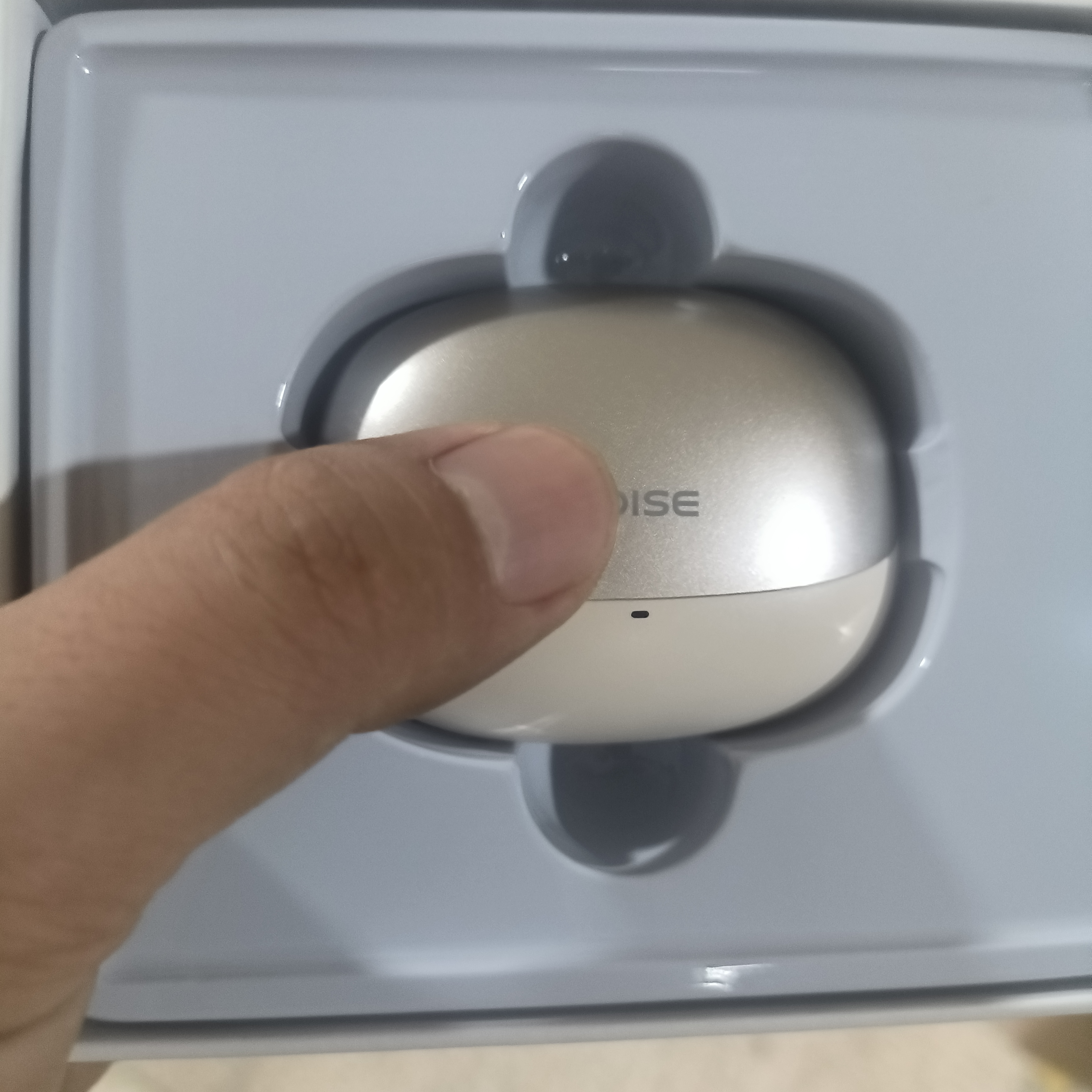 新款挂耳式无线收纳盒塑封膜有拆封介意勿拍