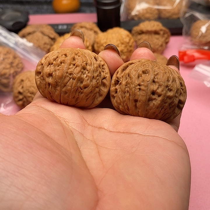 J***哥文玩核桃把件铁锤40有黄尖