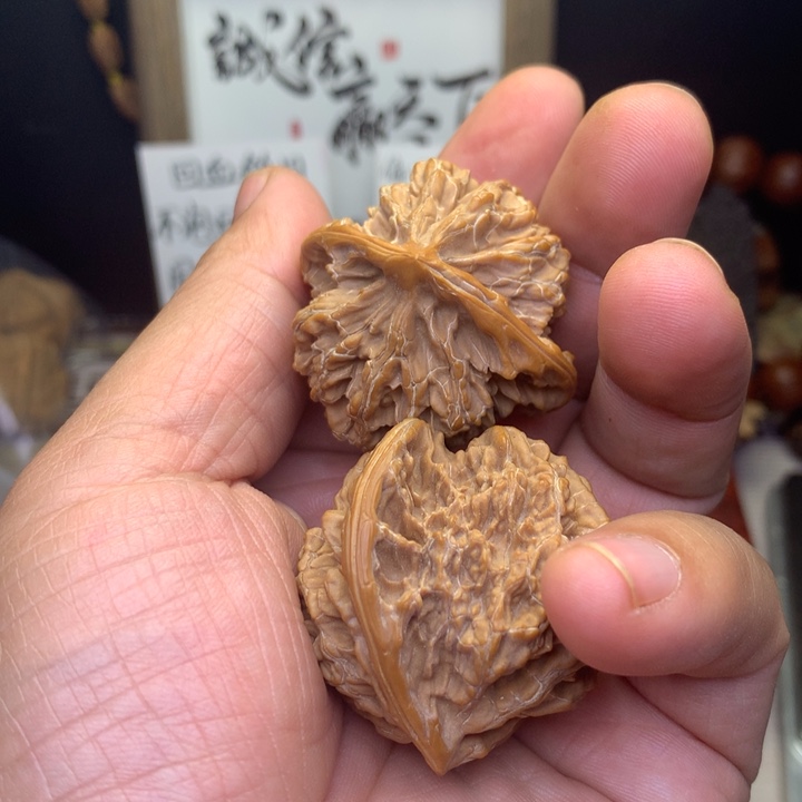 文玩核桃把件玉华宫