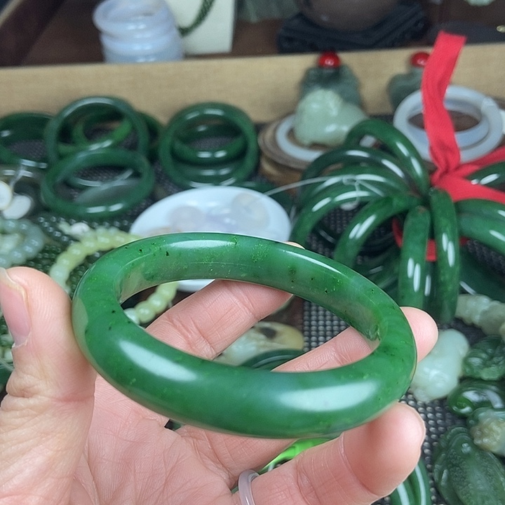 和田玉（碧玉）未镶嵌手镯