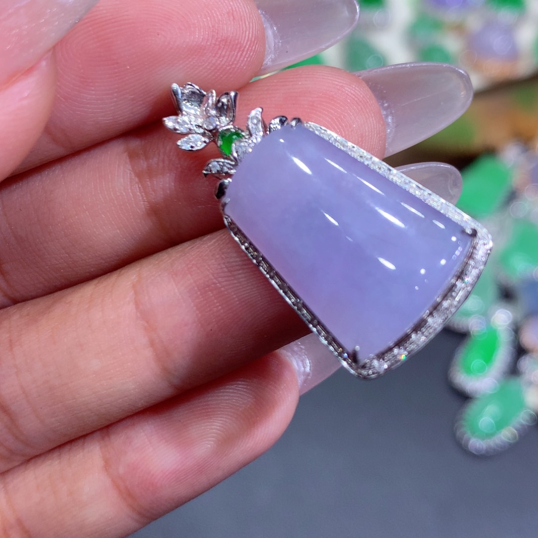 翡翠吊坠(赠链)18K金镶嵌