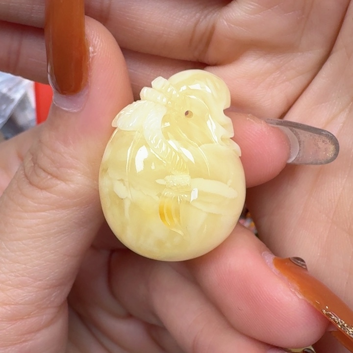 琥珀未镶嵌珠宝奇石吊坠