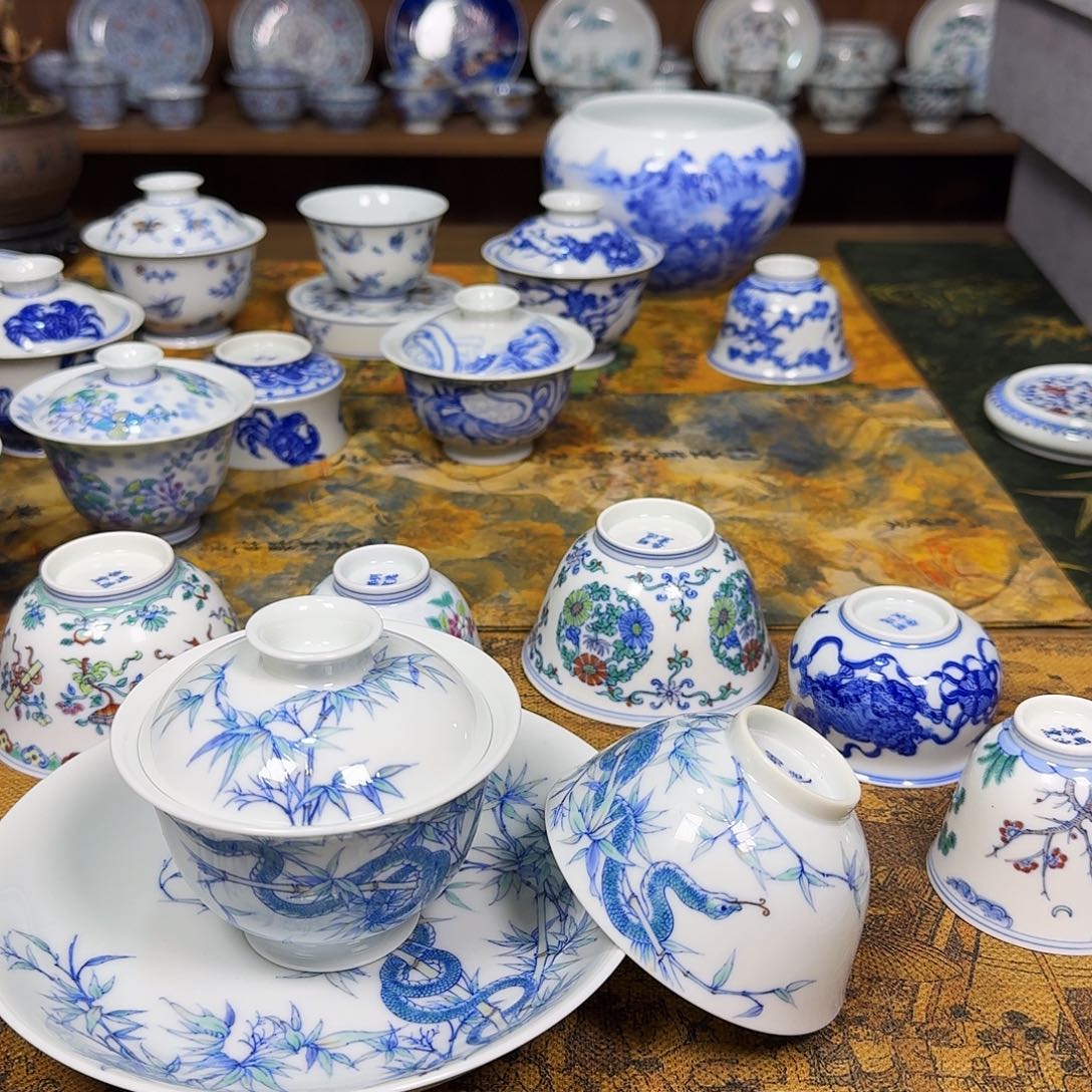 明逸堂斗彩小青蛇