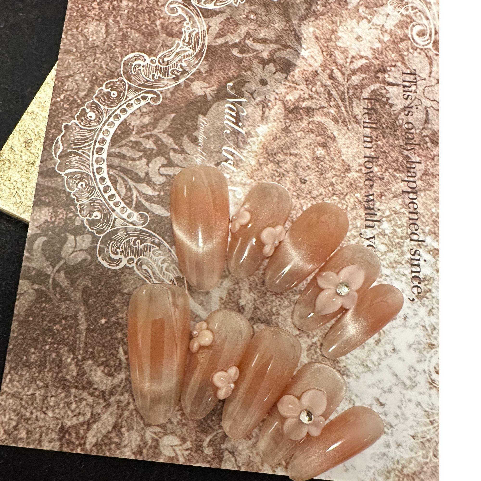 新年款猫眼甜心雕花穿戴甲