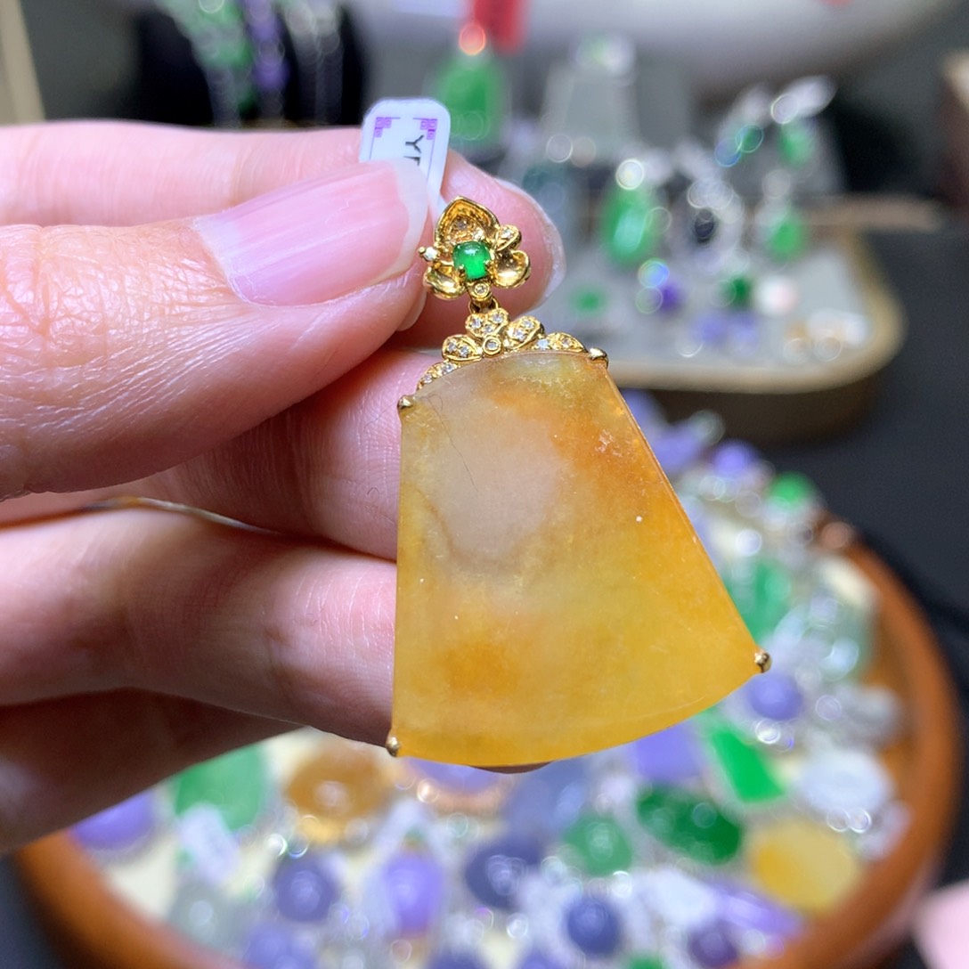 【闪购商品】翡翠颈饰18K金镶嵌翡翠吊坠项链