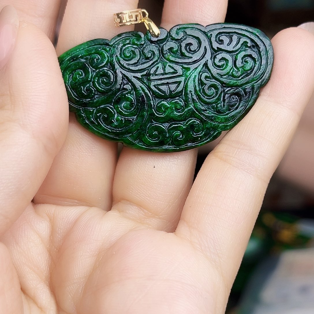 翡翠18K金镶嵌颈饰多样性