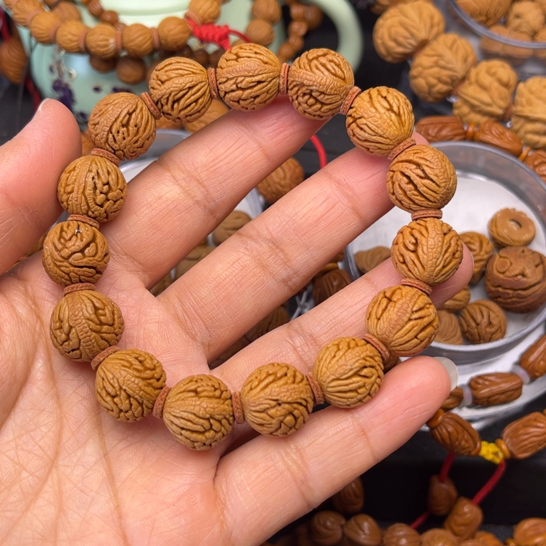 寅****桃核吊坠龙纹桃核