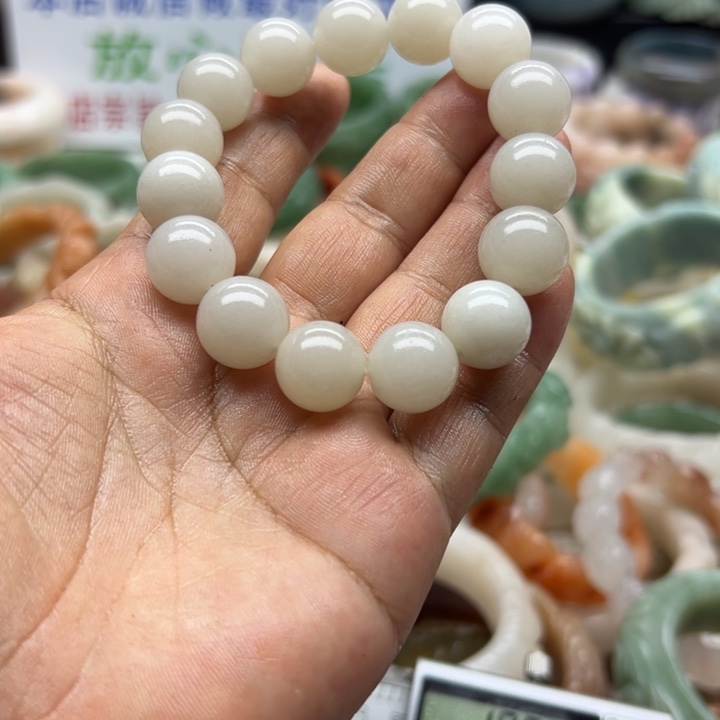 未镶嵌手镯石英岩玉