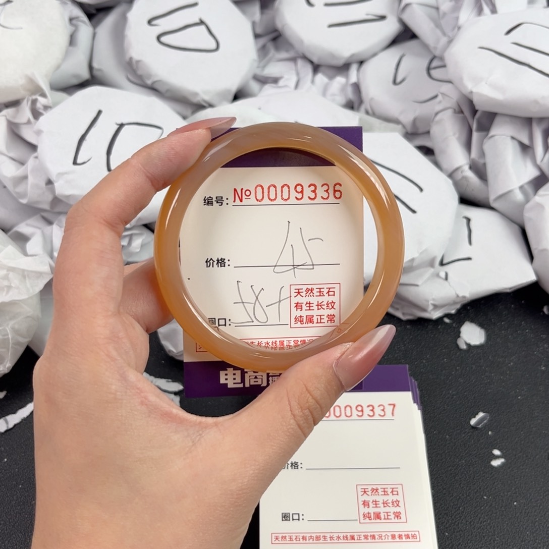 玛瑙/玉髓手镯未镶嵌9336