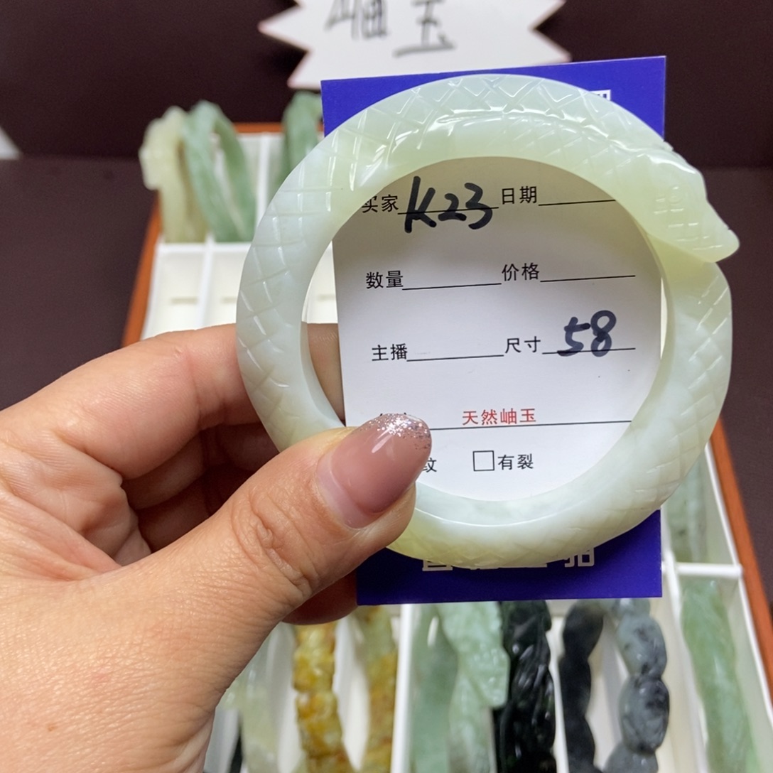 蛇纹石玉手镯未镶嵌