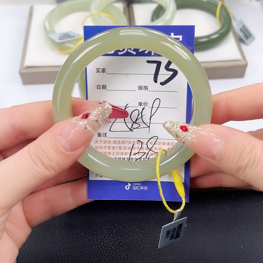 和田玉手镯未镶嵌