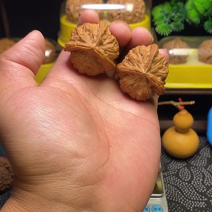 文玩核桃吊坠三棱39