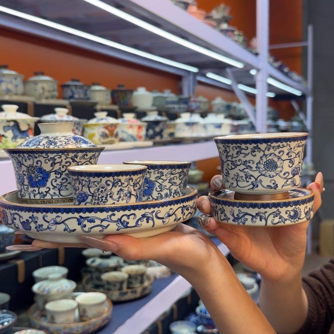 我在外面吃饭呢你在哪