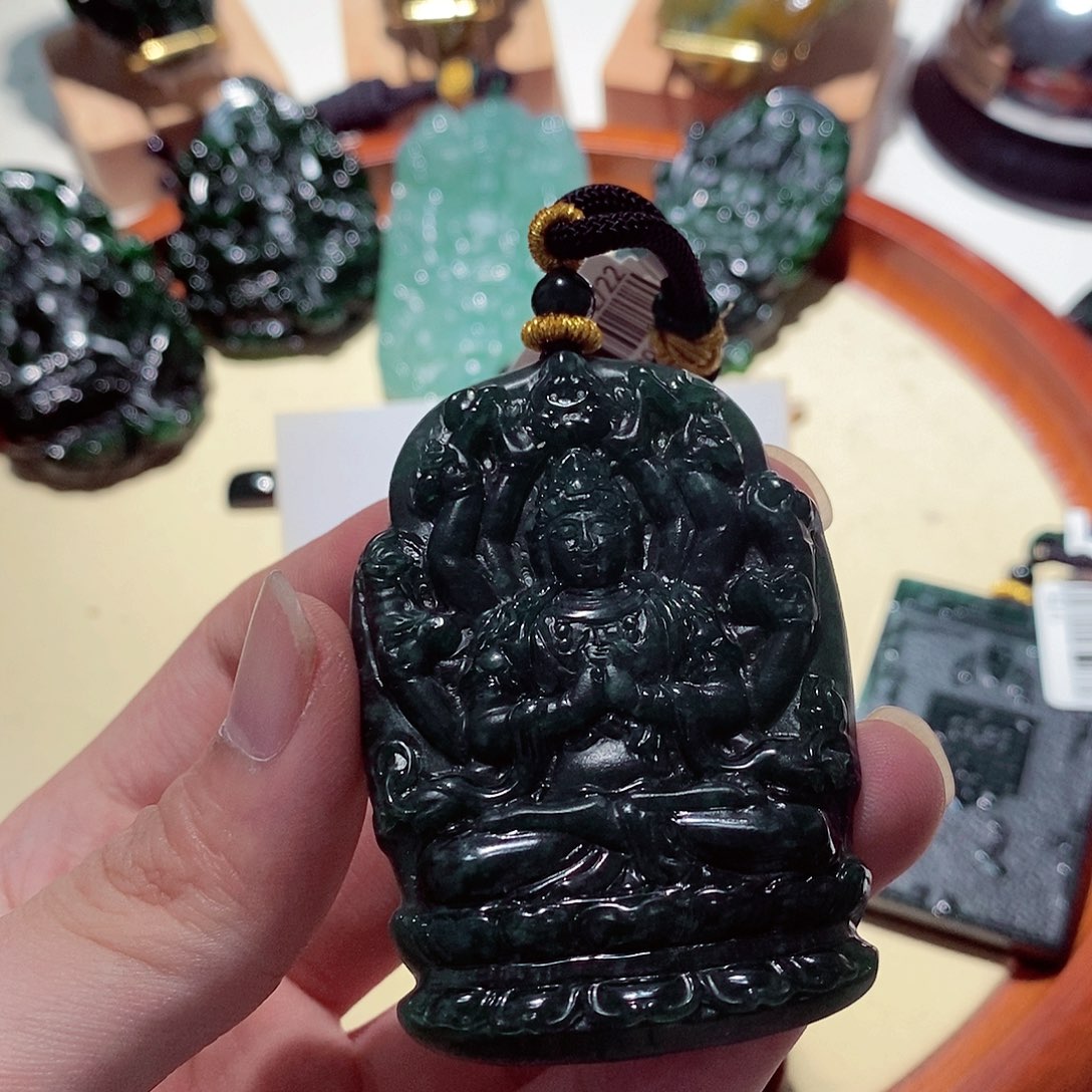 翡翠颈饰未镶嵌翡翠a