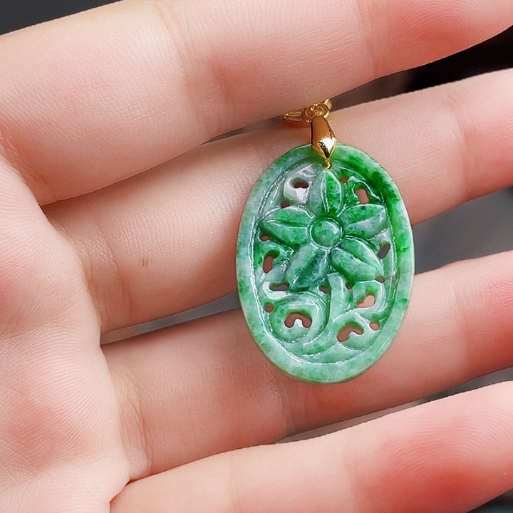 翡翠未镶嵌颈饰多样性