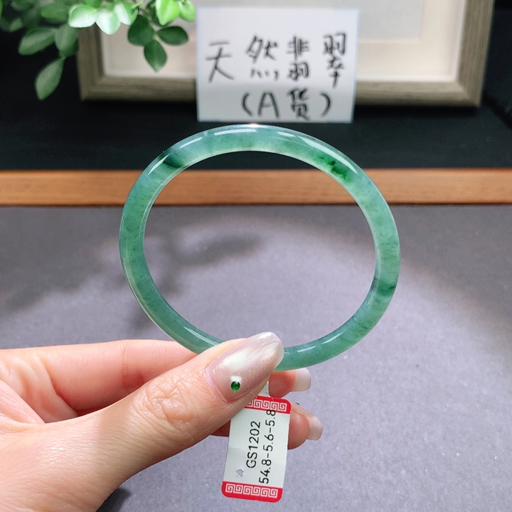 翡翠手镯未镶嵌天然翡翠手镯