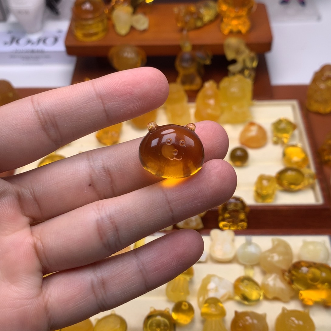 琥珀裸石未镶嵌陈***糖自嘲熊