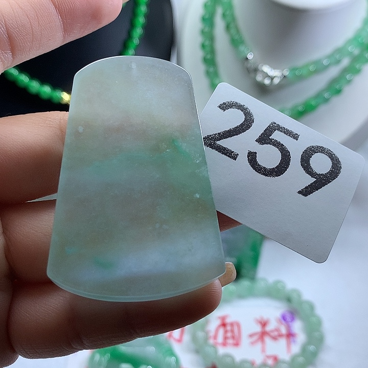 翡翠未镶嵌吊坠(赠链)