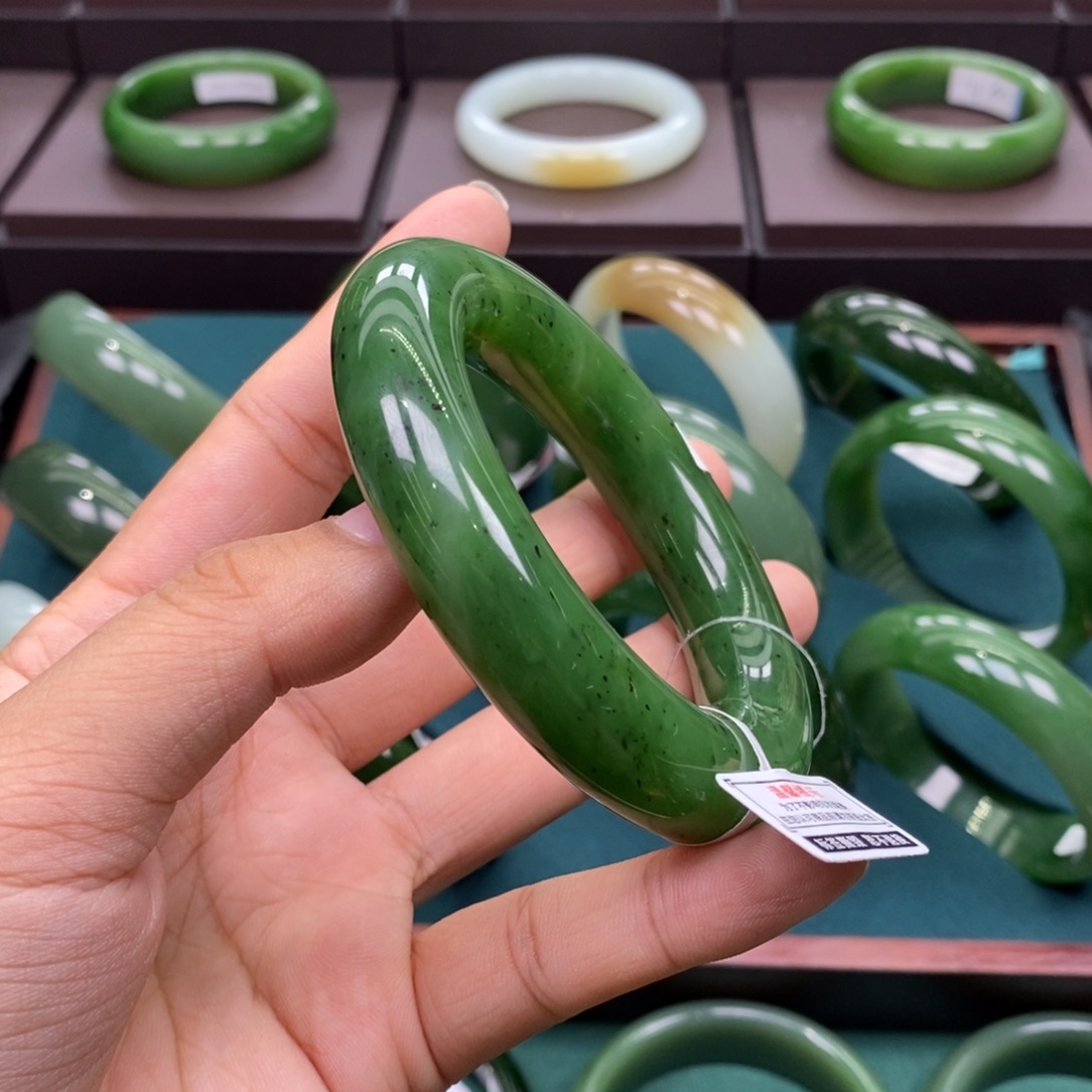 和田玉（碧玉）未镶嵌手镯