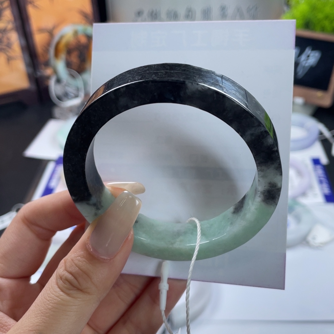 l***y定制翡翠未镶嵌翡翠手镯基地质检发货