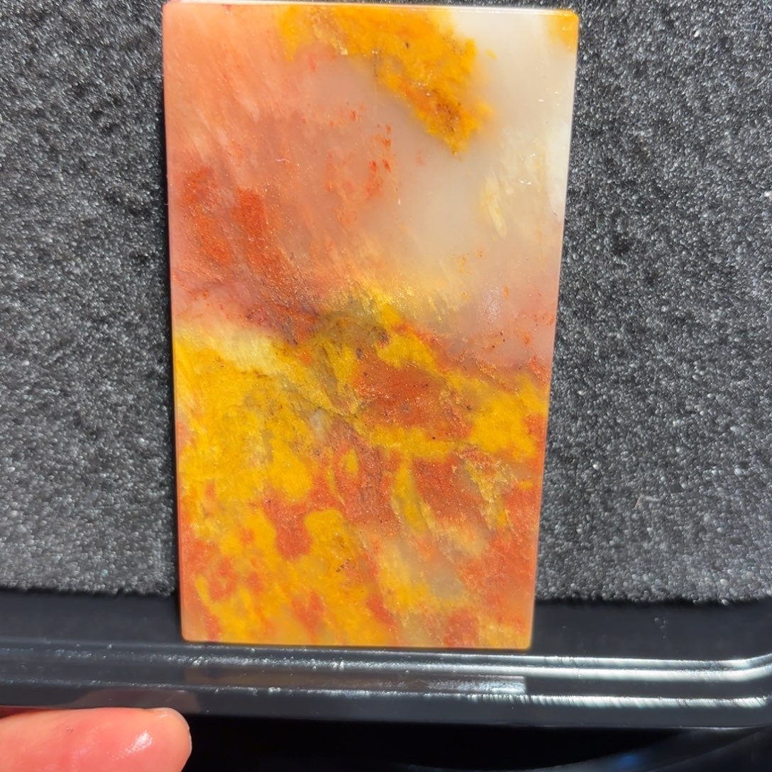 大***缘石材桂林鸡血玉牌子摆件