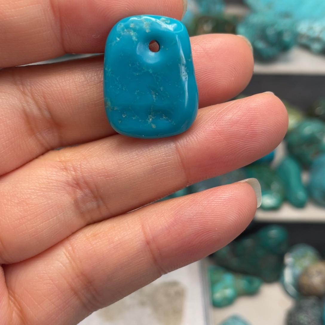 痞***蔡绿松石未镶嵌颈饰