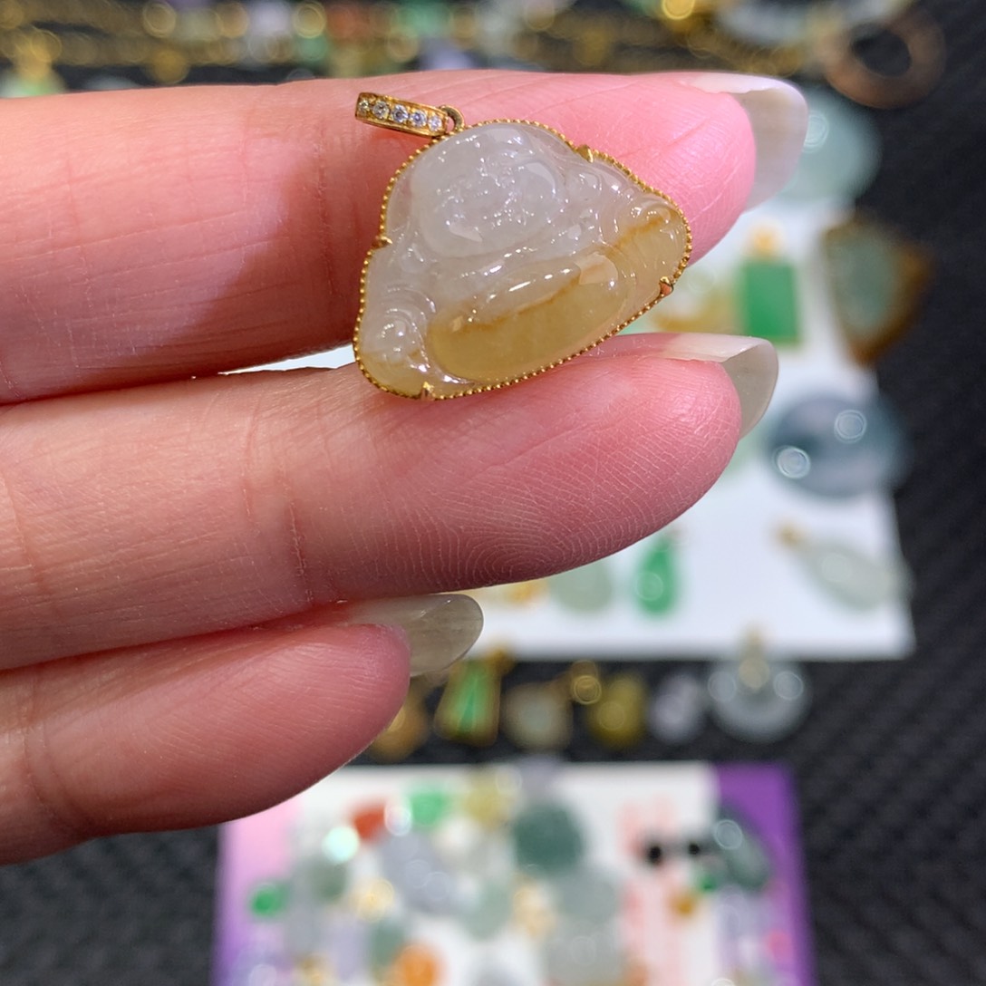 翡翠颈饰18K金镶嵌翡翠吊坠的未镶嵌