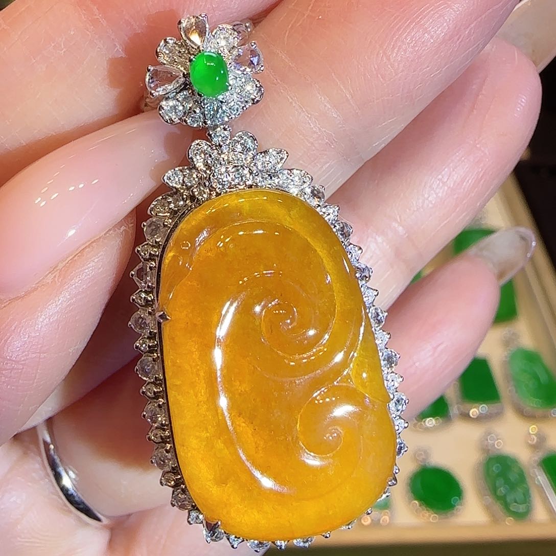 翡翠吊坠(不含链)18K金镶嵌