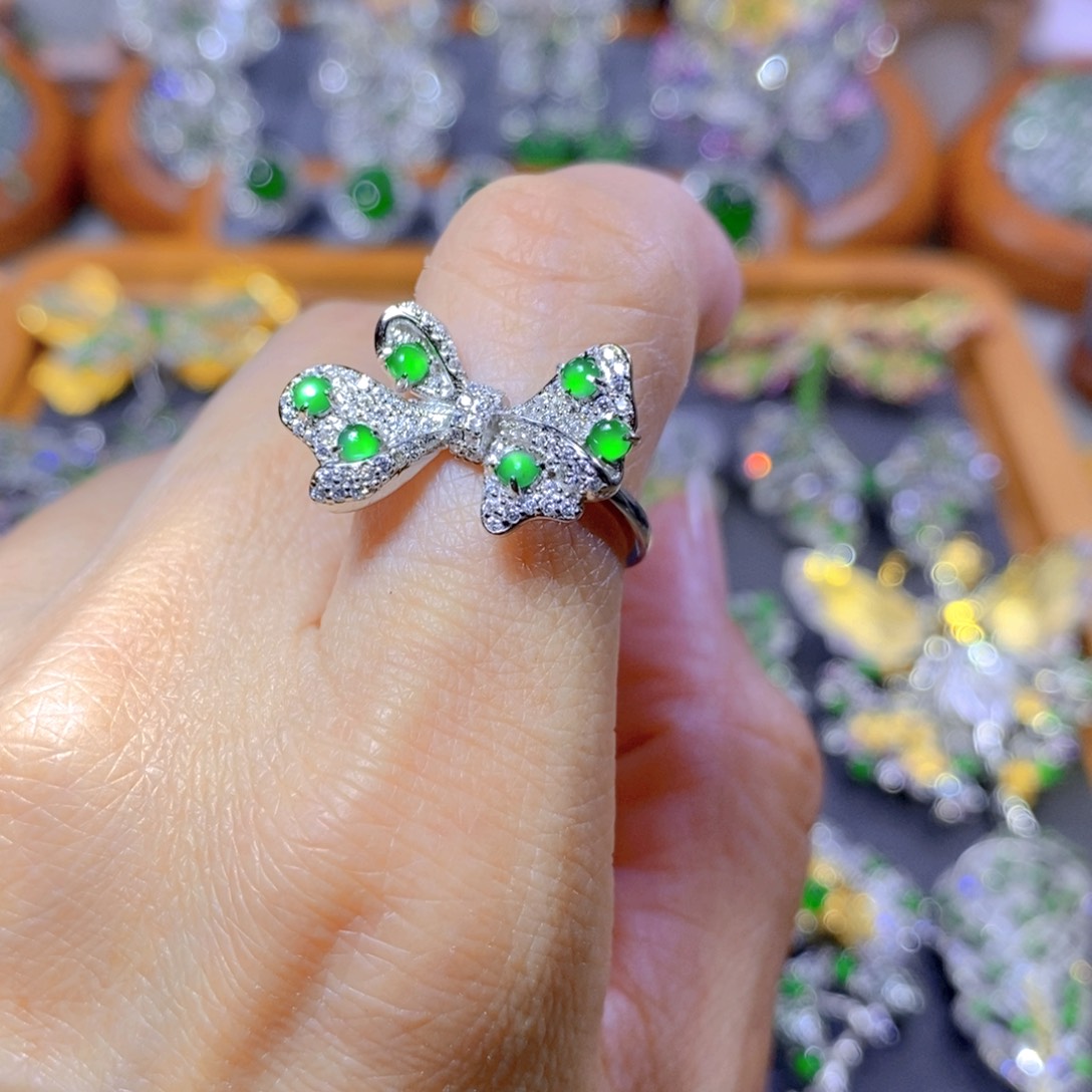 翡翠颈饰银S925镶嵌天然翡翠