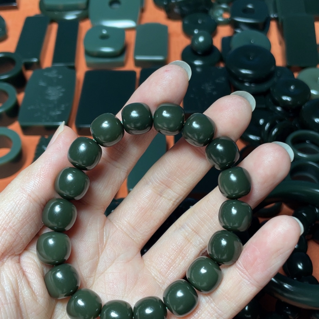 s***h和田玉未镶嵌颈饰