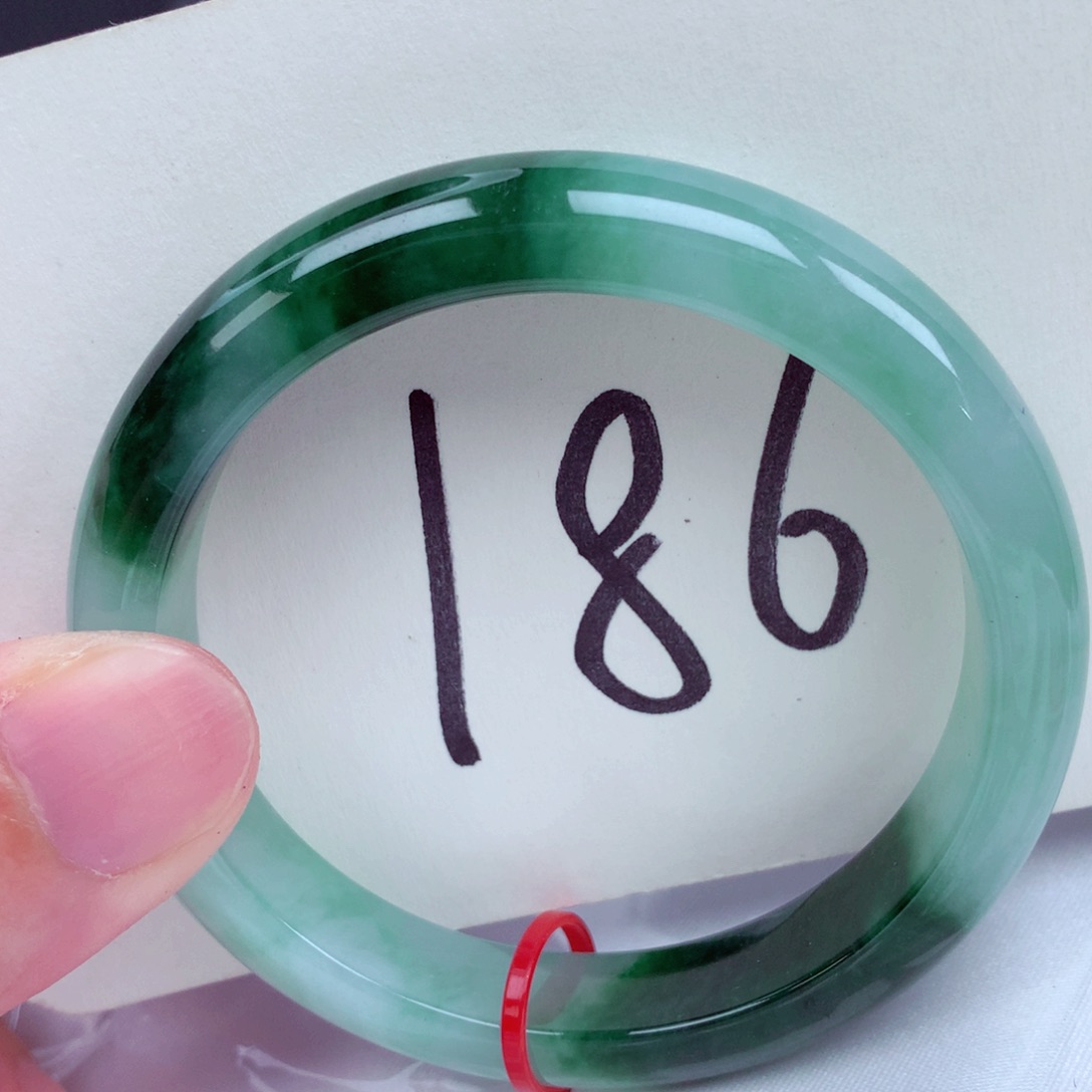 翡翠手镯未镶嵌翡翠